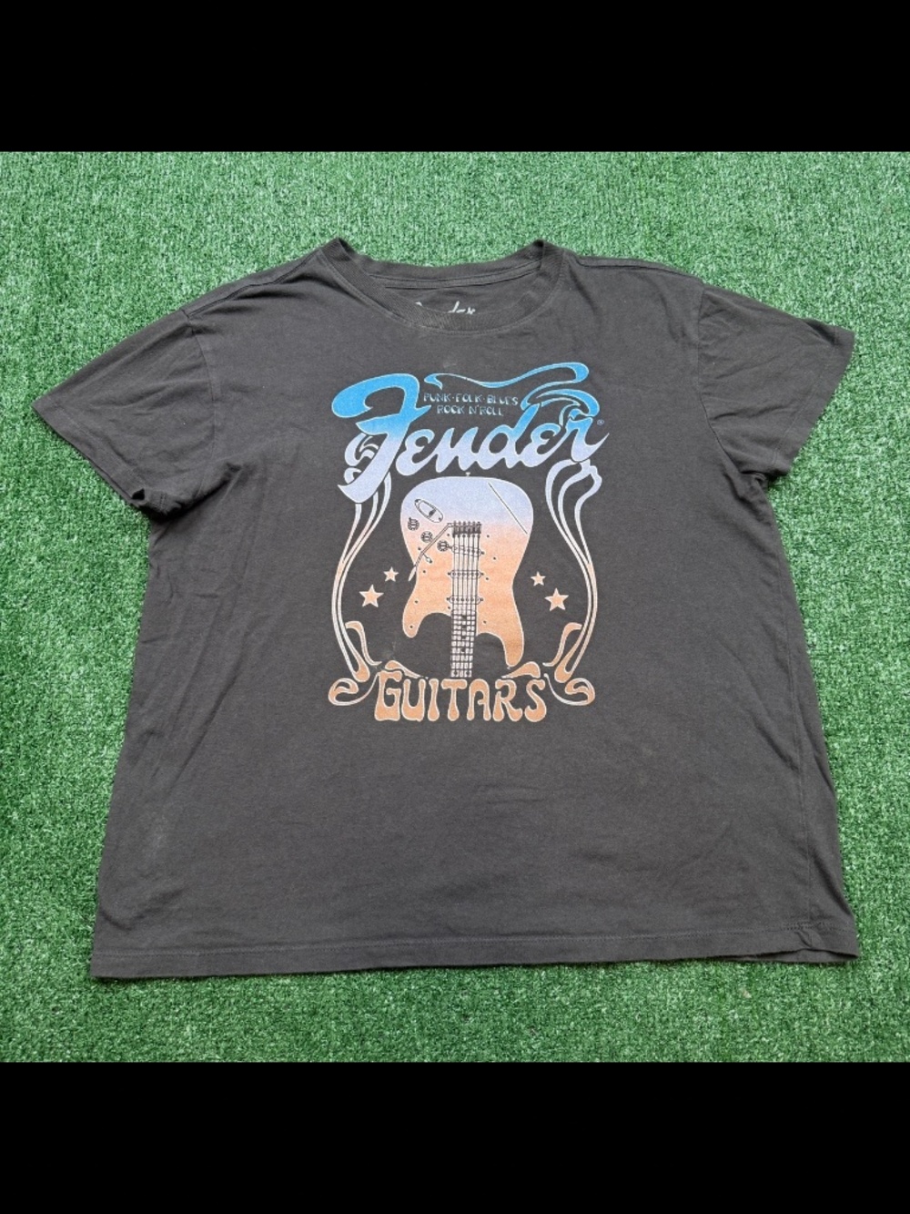 Fender Guitars T Shirt Womens Size M Gray Crop Mad Engine Short Sleeve Tee